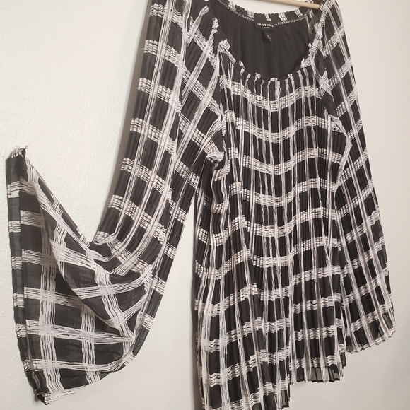 I.N. Studio black and white checker 2x blouse - Picture 5 of 5